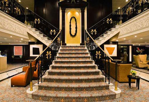 El elegante Atrium del Azamara Journey